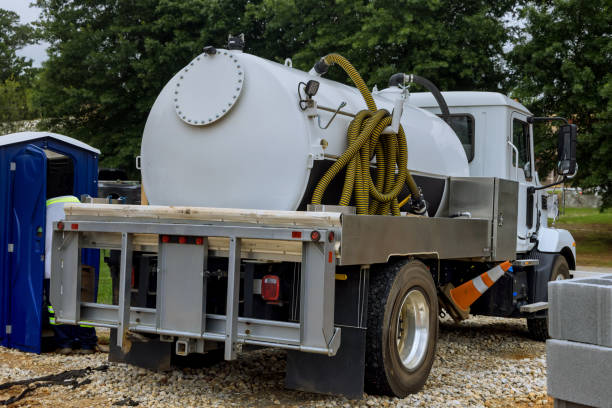 Best Portable restroom trailer rental  in Aurora, IL